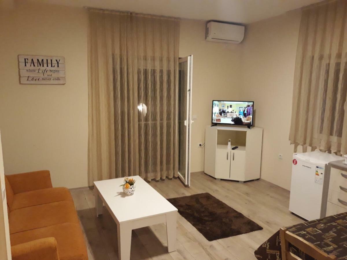 Vila & Apartments Matea Gevgelija Bagian luar foto