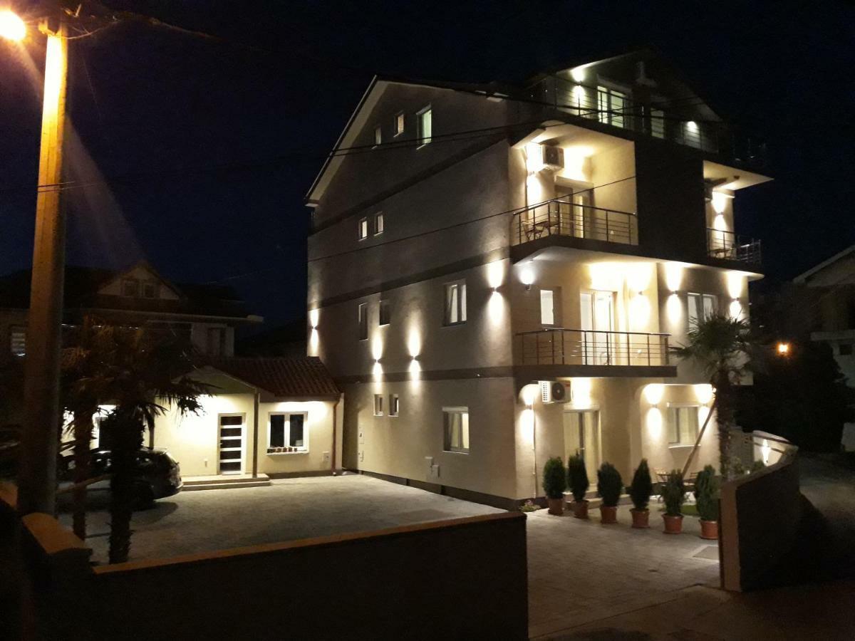 Vila & Apartments Matea Gevgelija Bagian luar foto